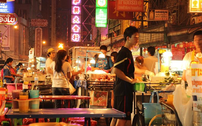 Famous Thai Street Food Tasting Experience! - Ratchada Train Night Market: a broad first taste