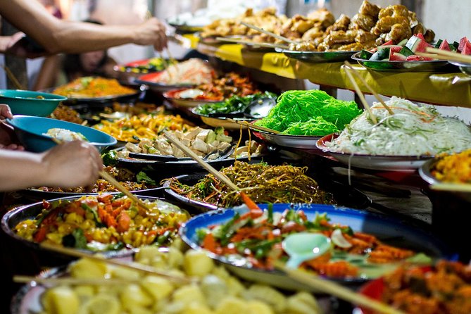 Famous Thai Street Food Tasting Experience! - Khao San Road: an easy first step into Bangkok