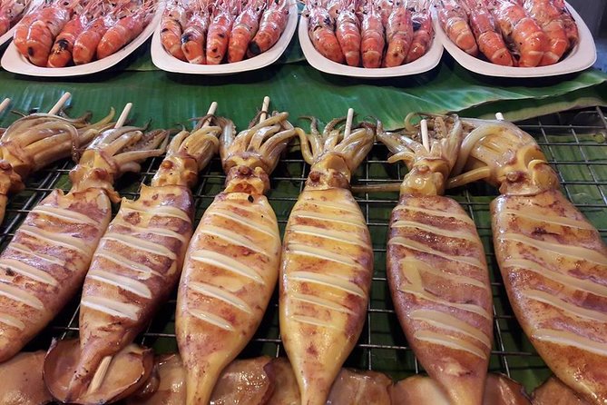 Famous Thai Street Food Tasting Experience! - What the guide adds to the experience