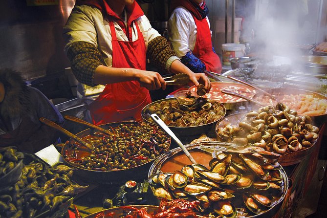 Famous Thai Street Food Tasting Experience! - Wang Lang Market: tight lanes and local eating