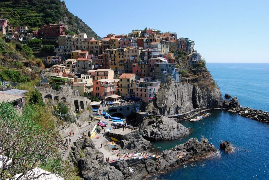Florence: Cinque Terre Day Trip with Optional Street Food - Manarola and the first coastal views
