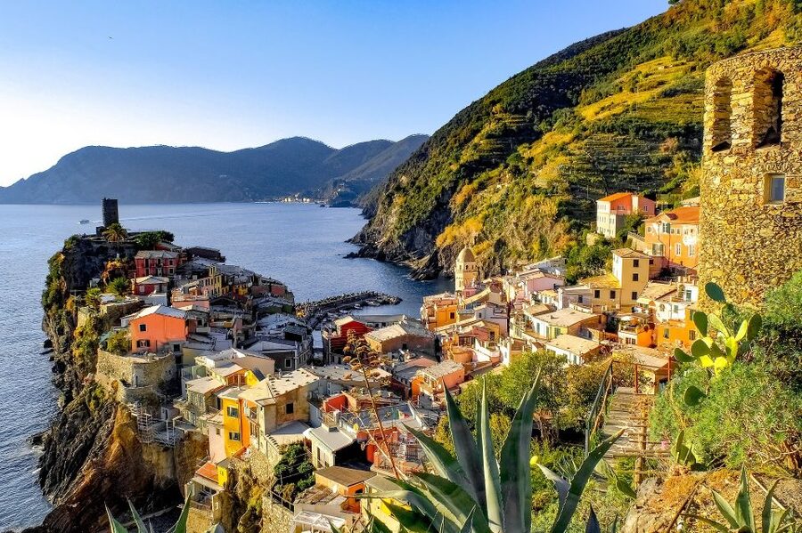 Florence: Cinque Terre Day Trip with Optional Street Food - Riomaggiore by train