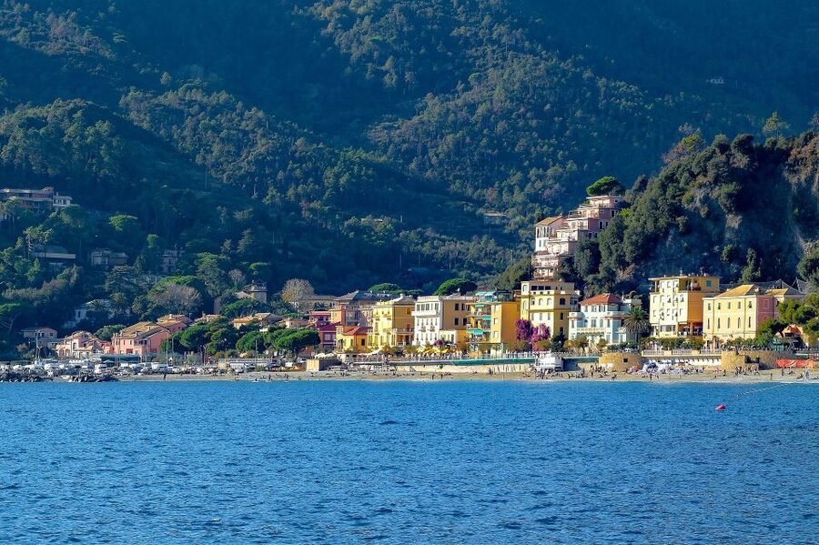 Florence: Cinque Terre Day Trip with Optional Street Food - Vernazza and the most photographed stop
