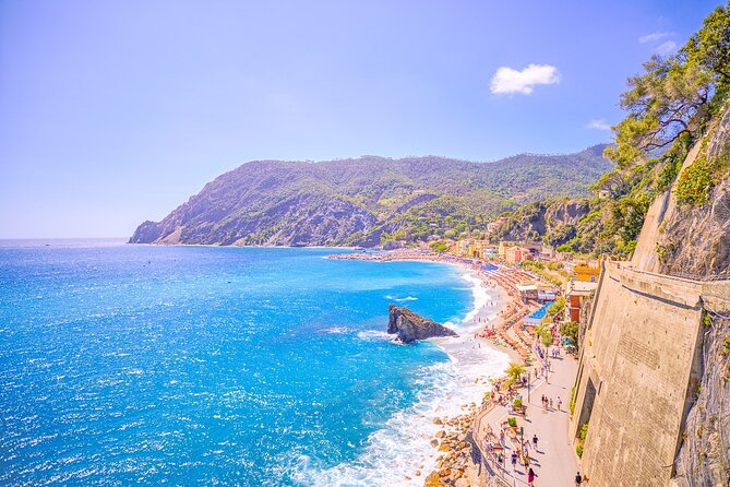 Florence: Cinque Terre Park Day Trip with Optional Street Food - Manarola brings the first big view