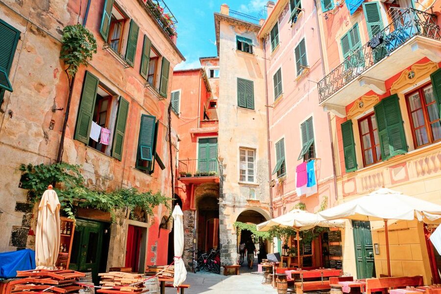 Florence: Day Trip to Cinque Terre with Optional Street Food - Manarola and the postcard views