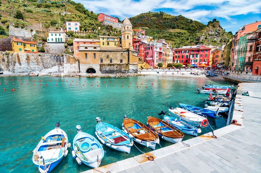 Florence: Day Trip to Cinque Terre with Optional Street Food - Trains make the route possible