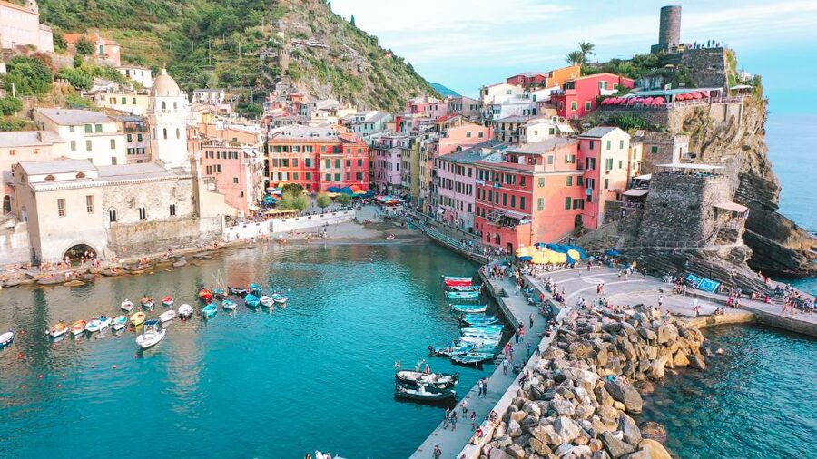 Florence: Day Trip to Cinque Terre with Optional Street Food - The long ride from Florence to the coast