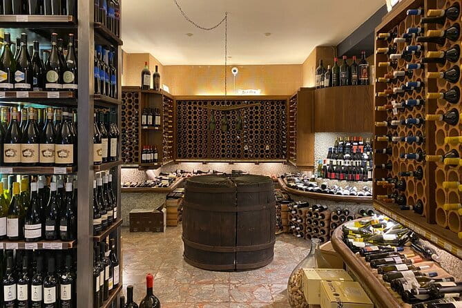 Florence: San Lorenzo Market Food and Wine Tour with Local Expert - Wine, cheese, and olives at a Florentine vineria