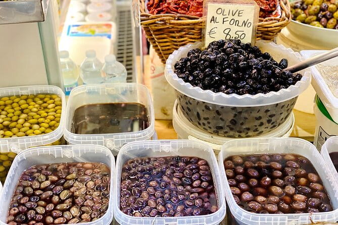 Florence Street Food Tour and sightseeing with Central Market - Piazza San Giovanni puts the monuments in context