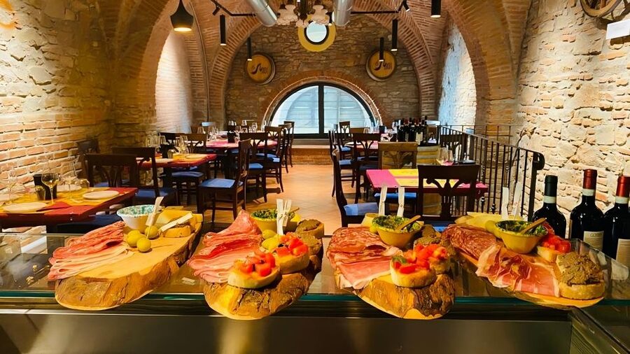 Florence: Taste of Tuscany Wine and Local Food Tour - How the one-hour tasting unfolds