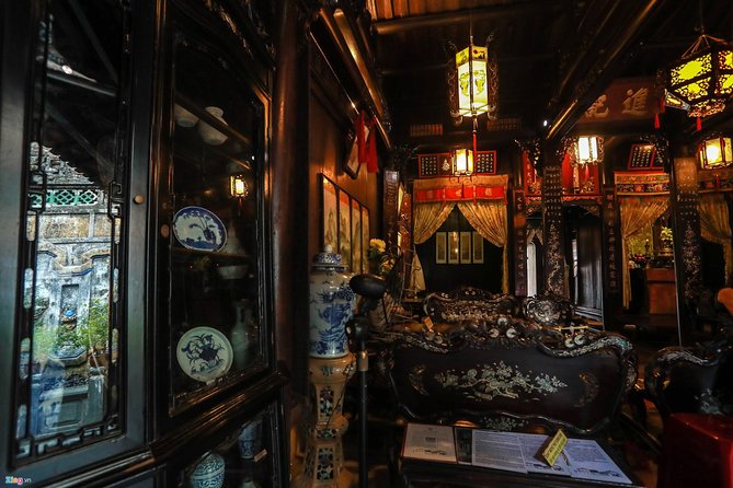 Food Street Experience Walking Tour Hoi An - Seven specialties over two hours