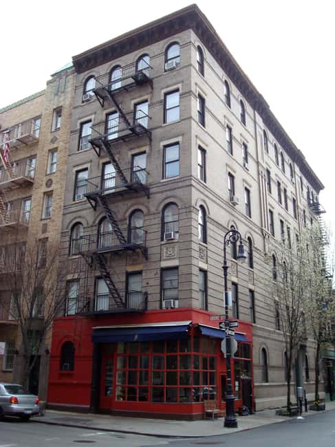 Food Tour Greenwich Village NYC - Music landmarks add character between bites