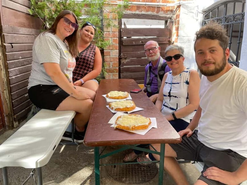 From Budapest: Szentendre Day Trip with Street Food - A two-hour walk through artistic Szentendre