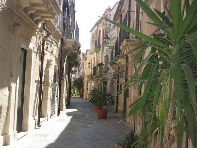 From Taormina: Syracuse Tour with lunch in Food Market - Why Ortigia makes Syracuse worth the drive