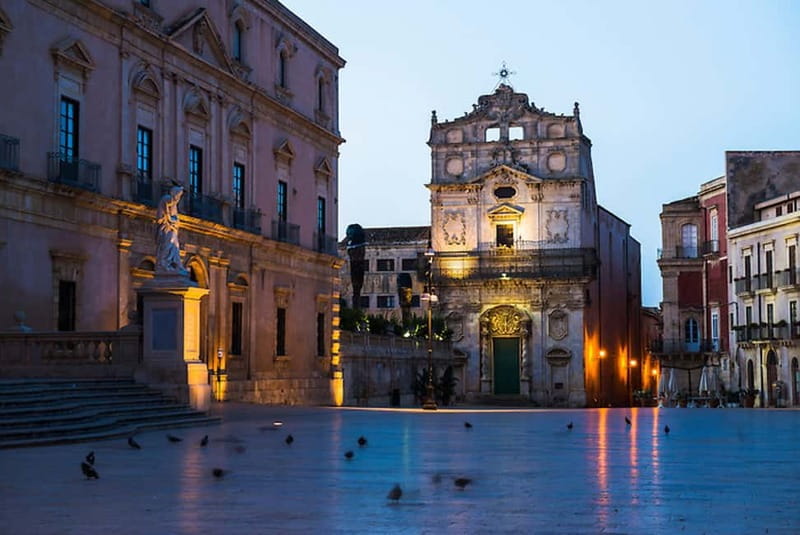 From Taormina: Syracuse Tour with lunch in Food Market - Entering Ortigia through the Apollo Temple