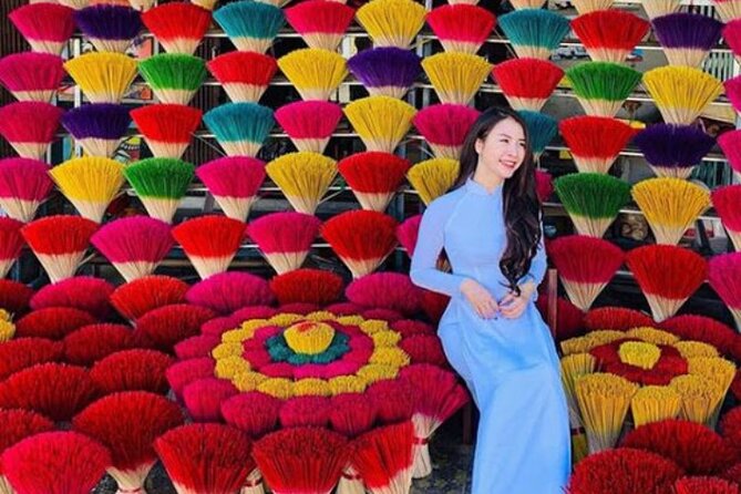 Full-Day Tour of Traditional Craft Villages and Street Food Joys - Returning to Hanoi for street food