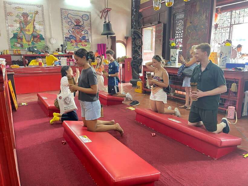 George Town: Heritage Walking Tour with Street Food Tasting - Key points at a glance