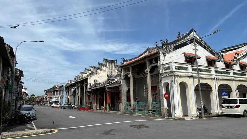George Town: Heritage Walking Tour with Street Food Tasting - Armenian Street, shophouses, and street art