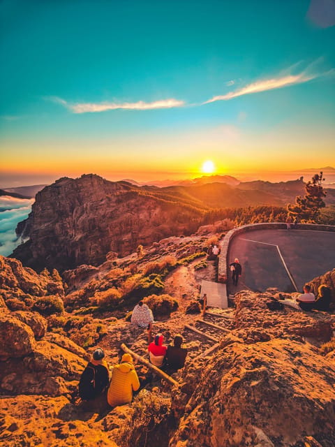 Gran Canaria: Volcano Sunset Tour and Local Food Tasting - Cruz de Tejeda brings in food and local life