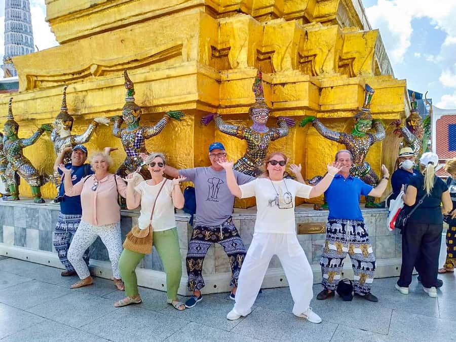 Grand Palace, Wat Pho, and Wat Arun: Guided Tour in Spanish - Crossing the Chao Phraya River by Public Boat