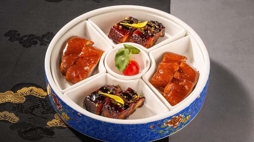 Guangzhou: Dim Sum Brunch with a Local Guide - Inside the local tea house