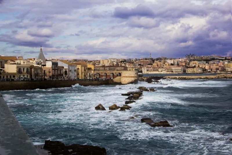 Guided tour of Ortigia with Fish Street Food at the market - Piazza Archimede and the Fountain of Diana