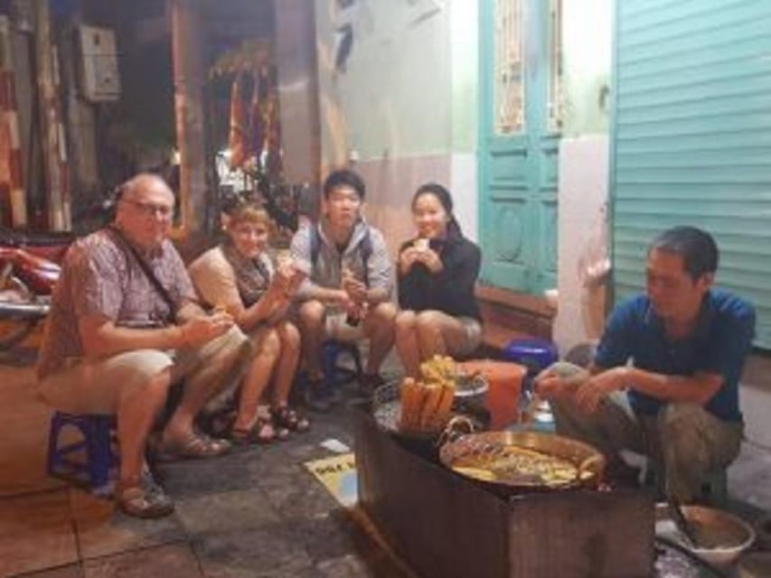 Ha Noi : Small Group Hanoi Street Food Tour - Walking through the Old Quarter