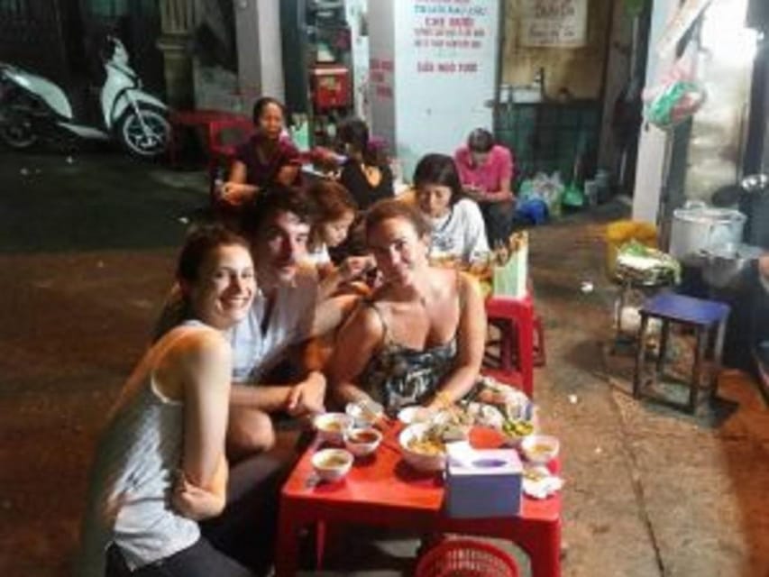 Ha Noi : Small Group Hanoi Street Food Tour - Why a small group matters here