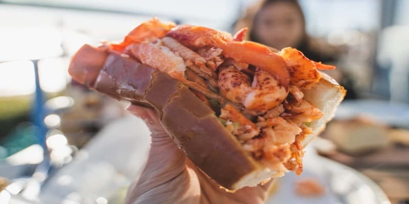 Halifax Harbourfront Food Walking Tour - The lobster roll finish