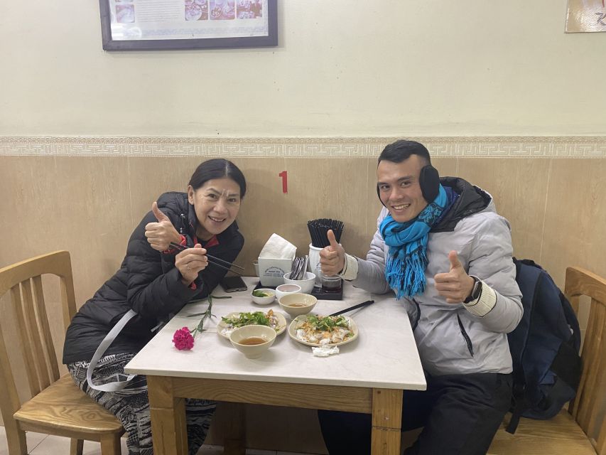 Hanoi: 7 Tastings Street Food Tour with Train Street - Why Train Street changes the evening