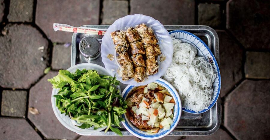 Hanoi: 7 Tastings Street Food Tour with Train Street - Bánh cuốn, Hanoi’s delicate first bite