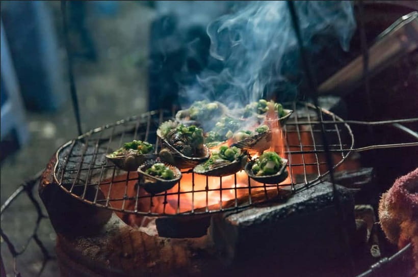 Hanoi: Authentic Old Quarter Street Food Walking Tour - Why Hanoi’s Old Quarter works so well for a food walk