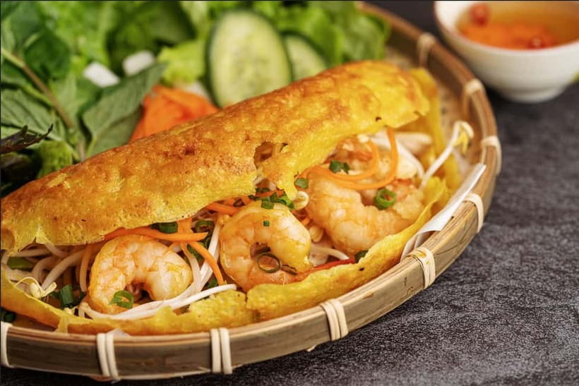 Hanoi: Authentic Old Quarter Street Food Walking Tour - Meeting your guide and starting in the Old Quarter