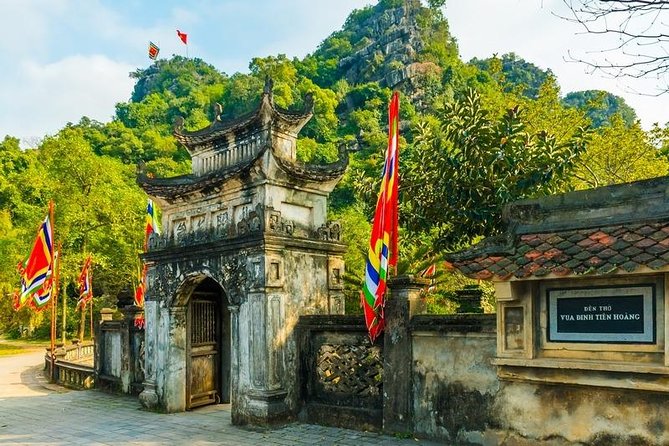 Hanoi Best Local Food, Vegan, Vegetarian Option Add Train Street - Tasting five or six Hanoi dishes