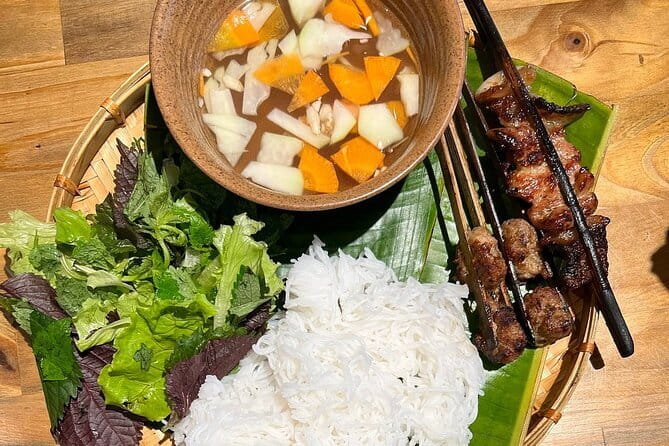 Hanoi Customized Street Food Walk with Train Street Experience - Meeting near Hoan Kiem Lake