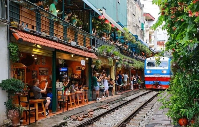 Hanoi: Eat Like a Local Small Group Street Food Tour - Why the guides matter so much