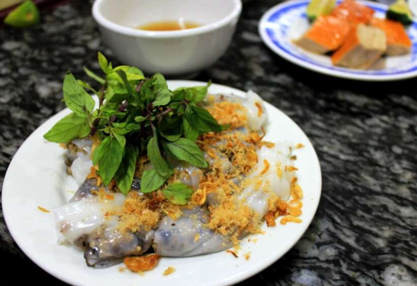 Hanoi: Eat Like a Local Small Group Street Food Tour - Small group size and the feel of the walk
