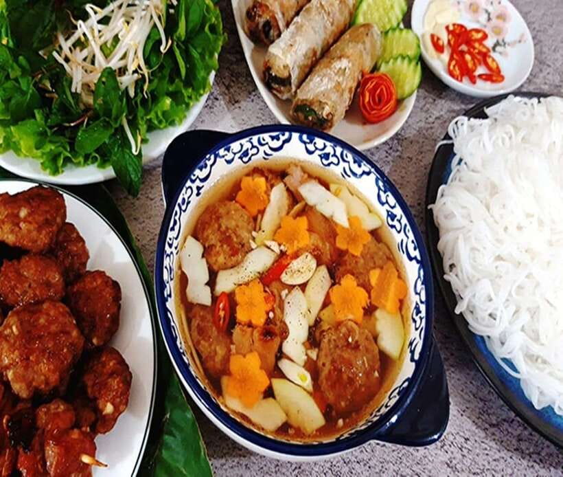 Hanoi: Eat Like a Local Small Group Street Food Tour - Dietary needs and menu changes