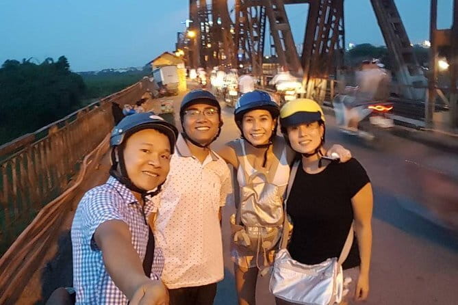 Hanoi Famous Michelin Guided Street Food Tour - What the guides add to the meal