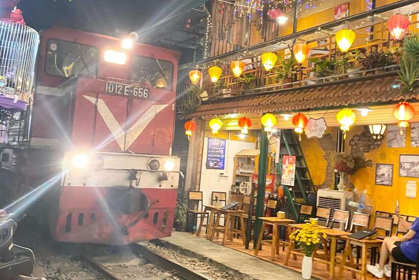 Hanoi: Guided Street Food Tour with Train Street Experience - Key points at a glance