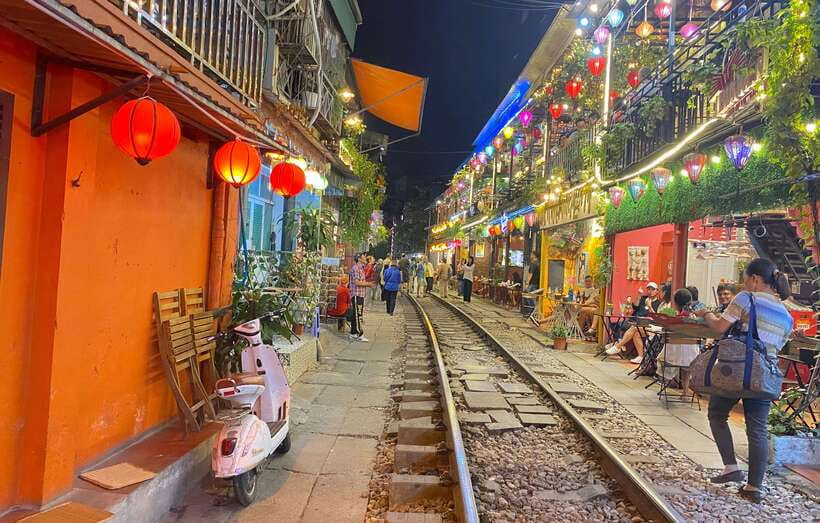 Hanoi: Guided Street Food Tour with Train Street Experience - What you may eat during the three-hour walk