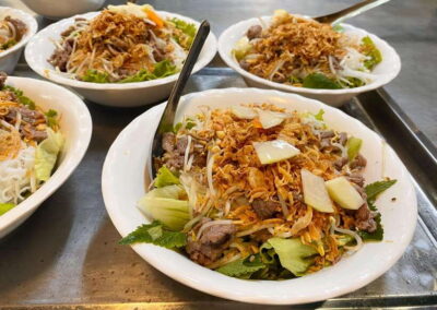 Hanoi: Guided Street Food Tour with Train Street Experience