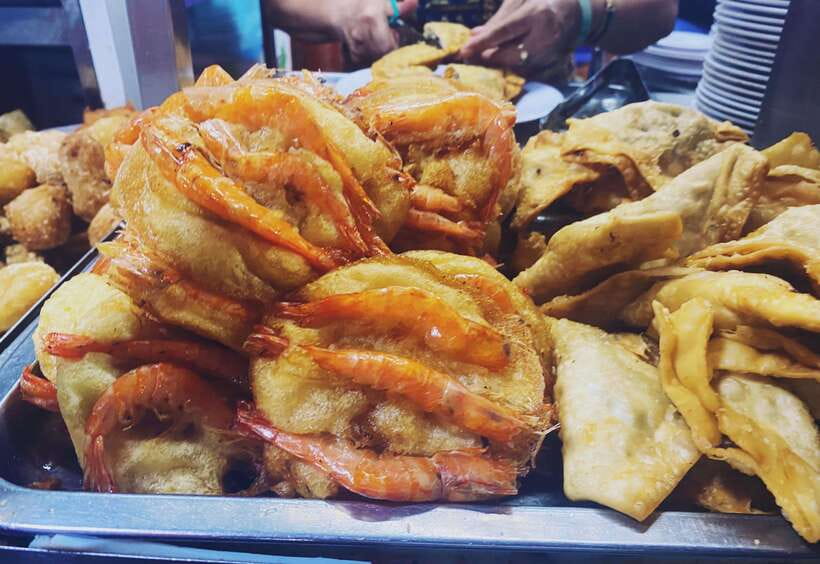 Hanoi: Guided Street Food Tour with Train Street Experience - The value of a local guide at small food shops