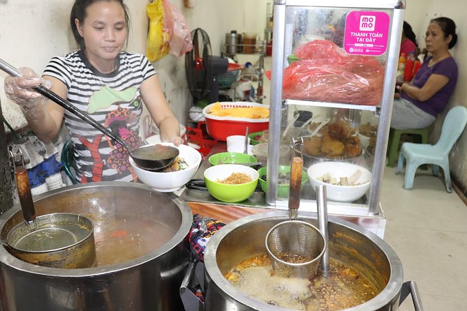 HANOI INCREDIBLE STREET FOODIE TOUR (Enjoy traditional Cuisine as the local) - What the guide adds to the meal