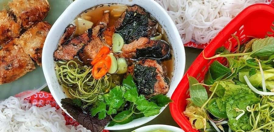 Hanoi: Michelin Guide Street Food Tour with Spa Experience - Walking the Old Quarter with a local guide