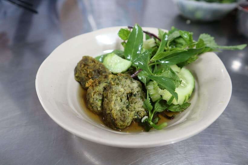 Hanoi: Michelin Guide Street Food Walking Tour - Who should book this tour