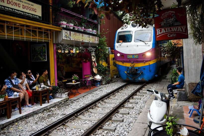 HANOI: MOTORBIKING TO TRAIN STREET & STREET FOOD TASTING - Key points to know before booking