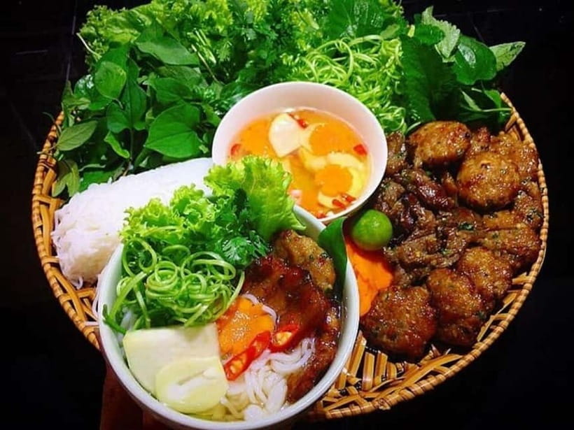 Hanoi: Old Quarter Street Food Tour - Phở bò shows why broth matters
