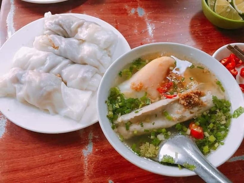 Hanoi: Old Quarter Street Food Tour - Pineapple and seasonal fruit finish the route