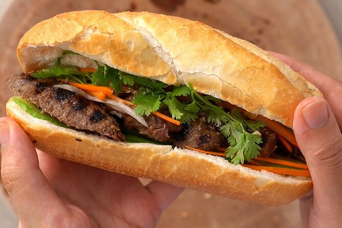 Hanoi Old Quarter Street Food tour with 12 plus tastings - Stop 6: Che at Chè Hương Hải 93 Hàng Bạc
